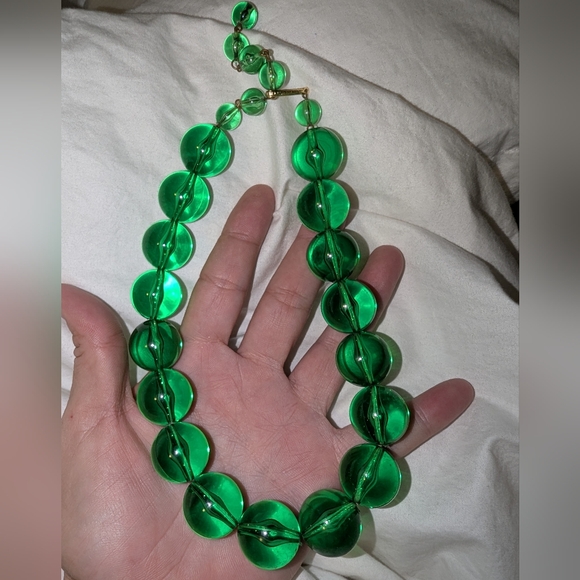 EVC CHUNKY GREEN POOLS OF LIGHT LUCITE NECKLACE - Picture 5 of 5